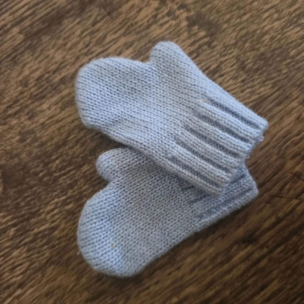 AMERICAN GIRL Mittens Doll Light Blue Knit‎ Winter Accessory